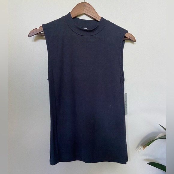 🔸 J.O & Co 🔸 dark gray turtleneck top - Picture 1 of 5